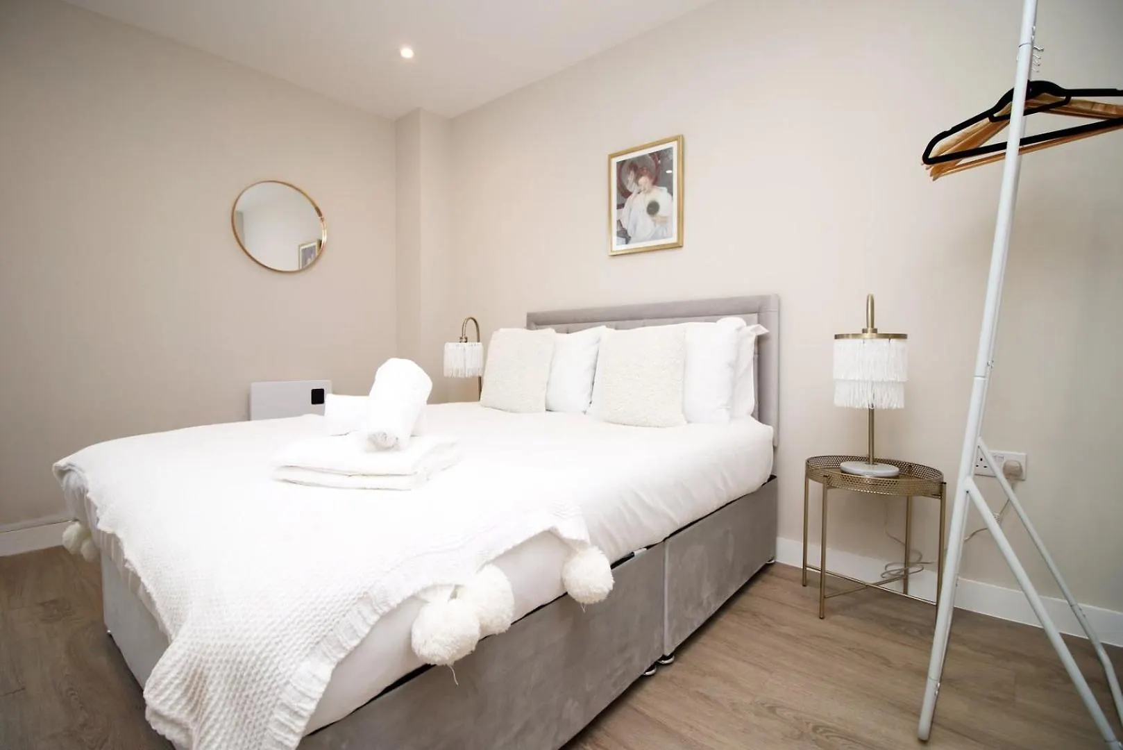 Casa 18 - Cardiff Bay 2Br With Parking And Balcony contacts
