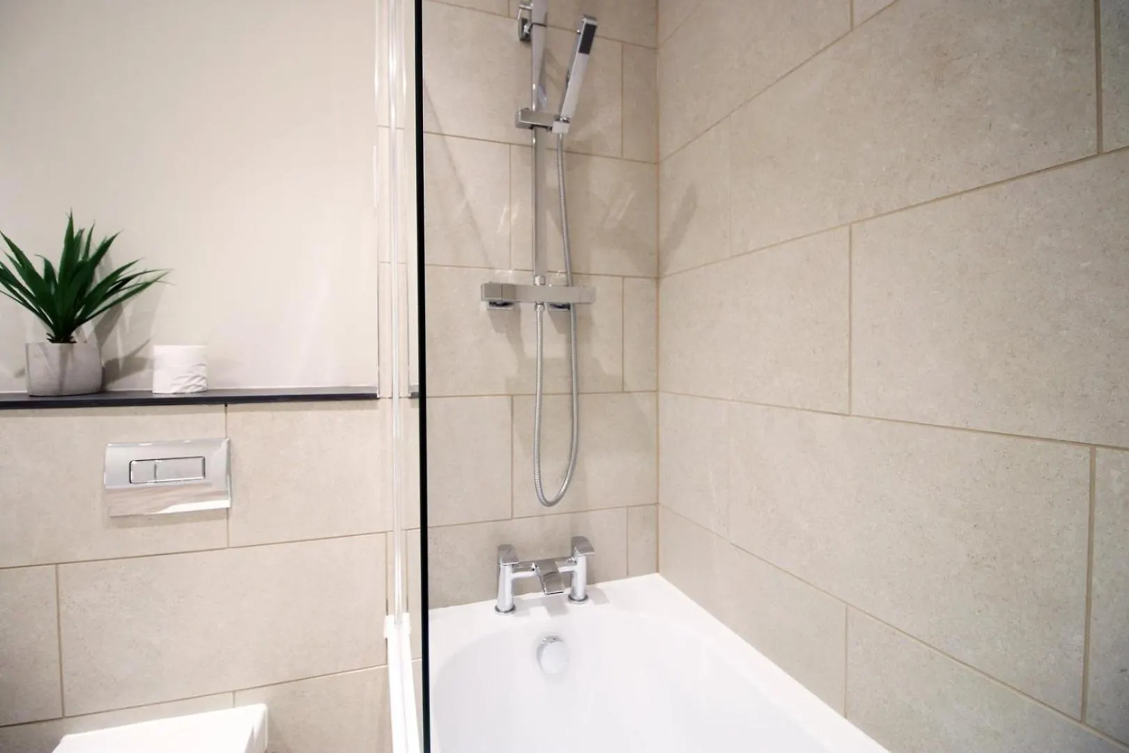 Casa 18 - Cardiff Bay 2Br With Parking And Balcony Apartment 0*,  United Kingdom