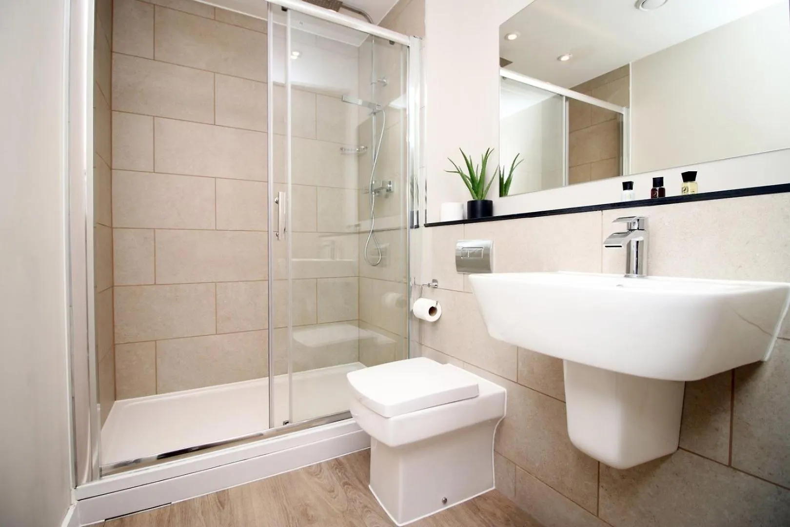 Casa 18 - Cardiff Bay 2Br With Parking And Balcony Appartement Verenigd Koninkrijk