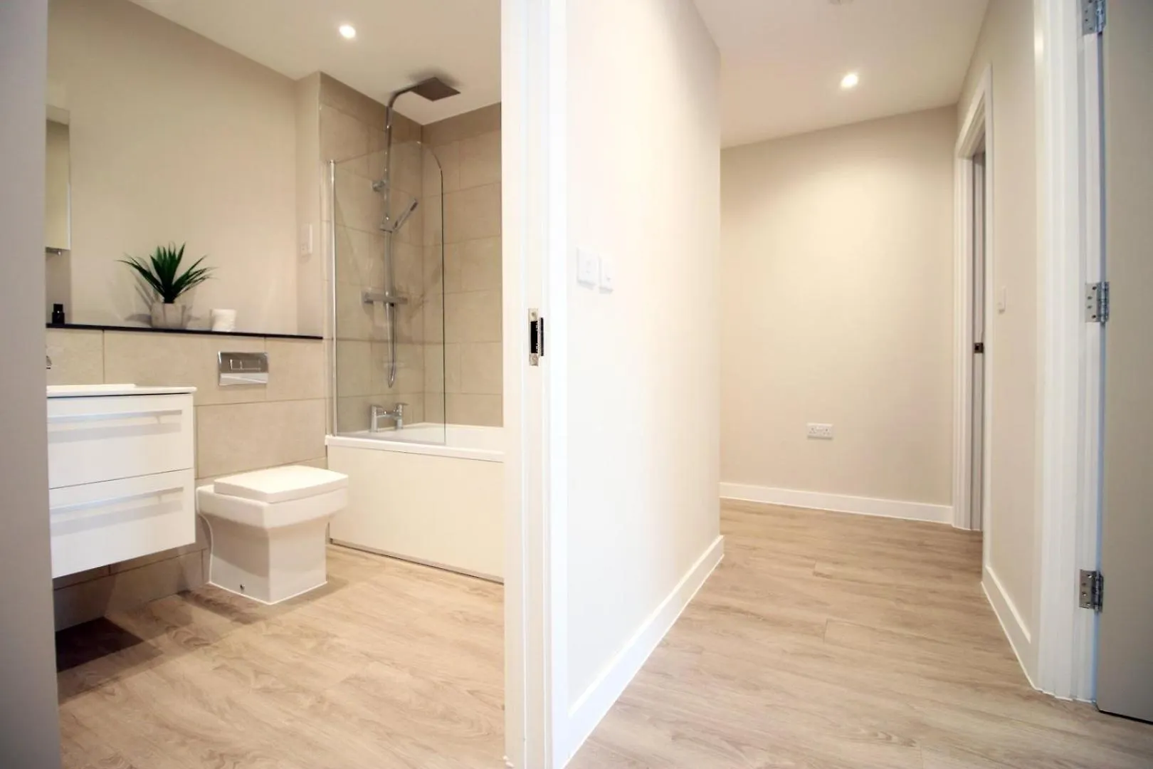Casa 18 - Cardiff Bay 2Br With Parking And Balcony Appartement 0*,
